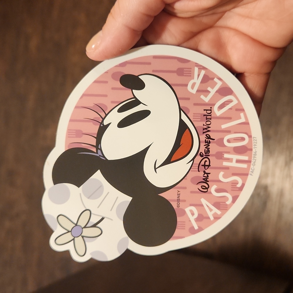 Chef Minnie Magent Passholder Walt Disney World- Excellent Condition